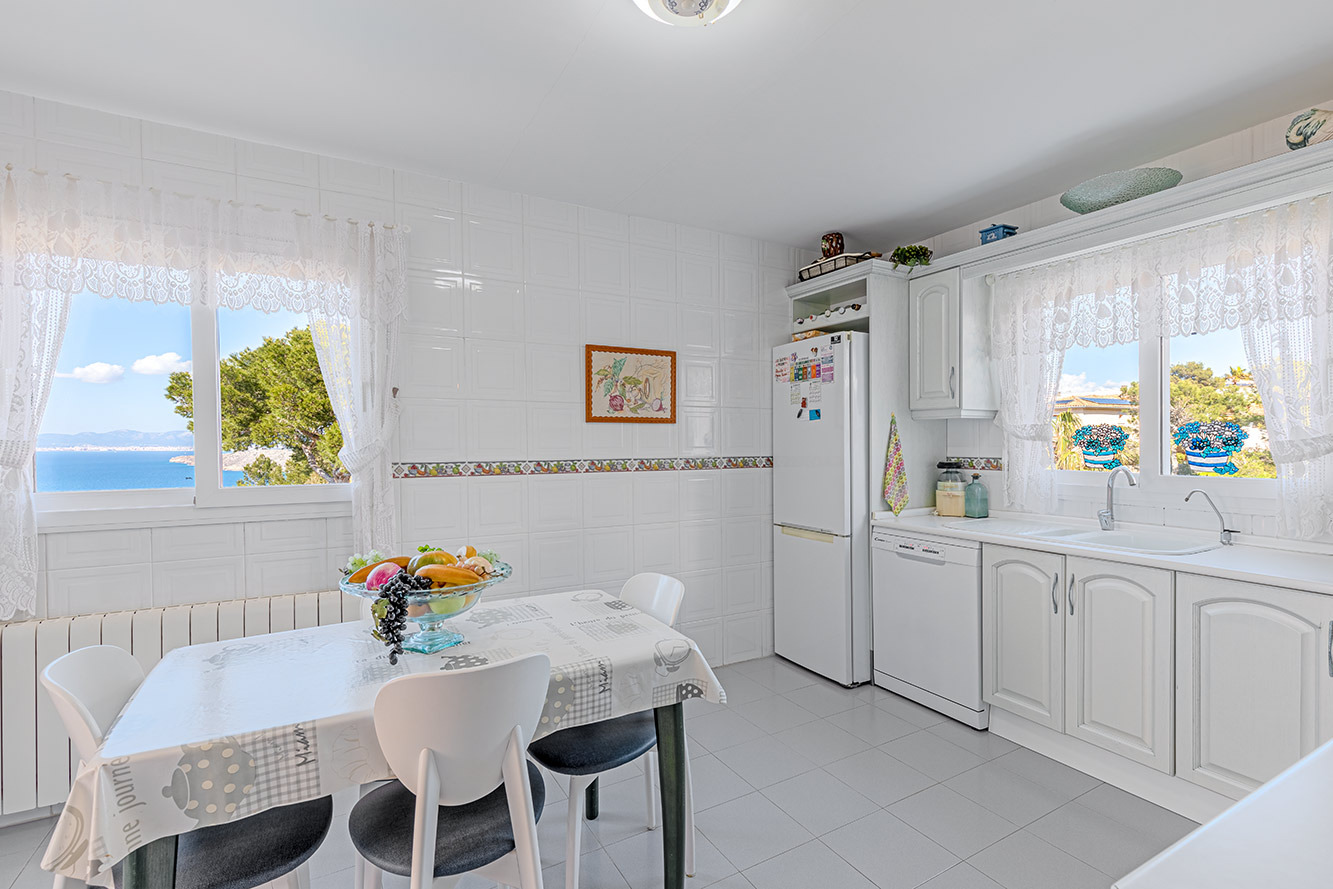 Villa, Badia Blava