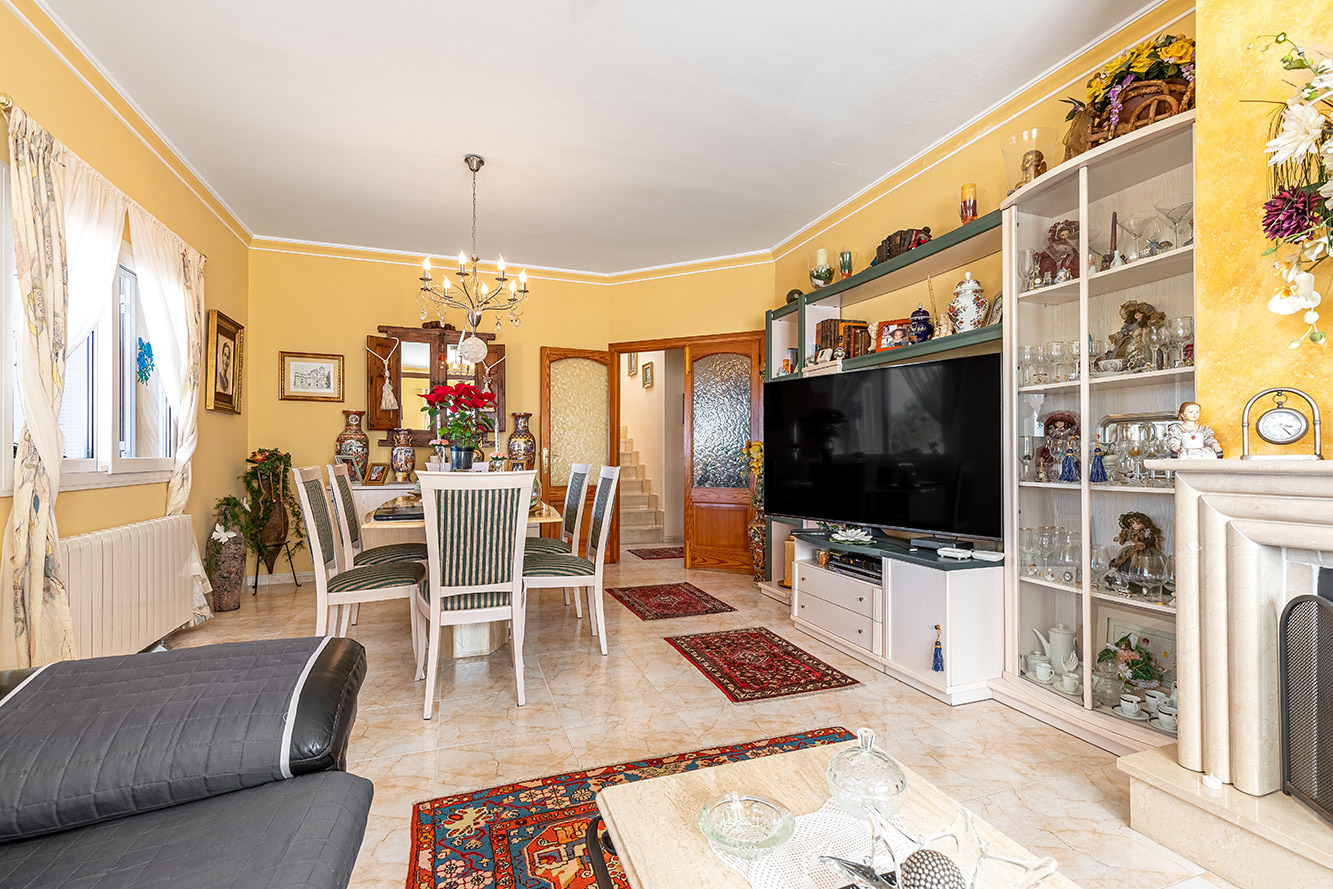 Villa, Badia Blava