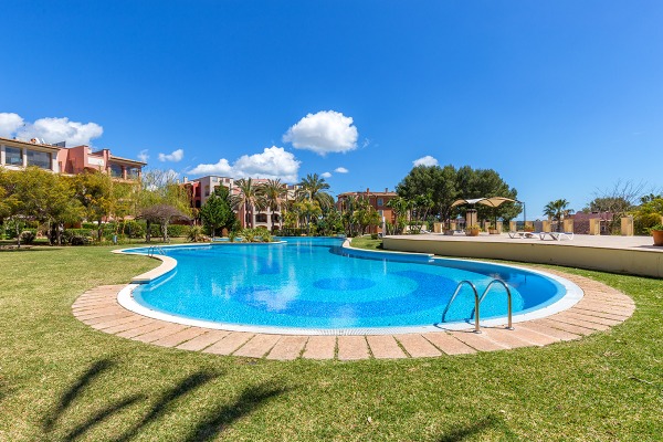 Apartment in exclusive complex directly on the Nova Santa Ponsa golf course