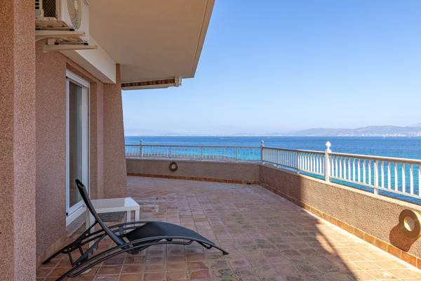 Seafront apartment with a stunning view of the Bay of Palma image 3