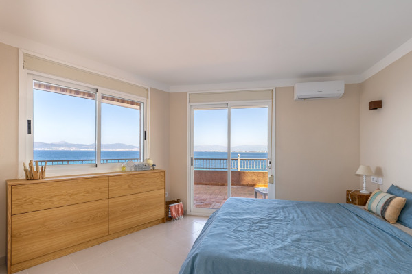 Seafront apartment with a stunning view of the Bay of Palma image 7