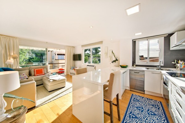 Bright, furnished apartment near the beach for long-term rental image 3