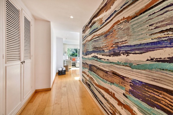 Bright, furnished apartment near the beach for long-term rental image 4