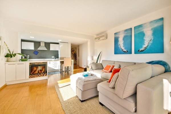 Bright, furnished apartment near the beach for long-term rental image 5