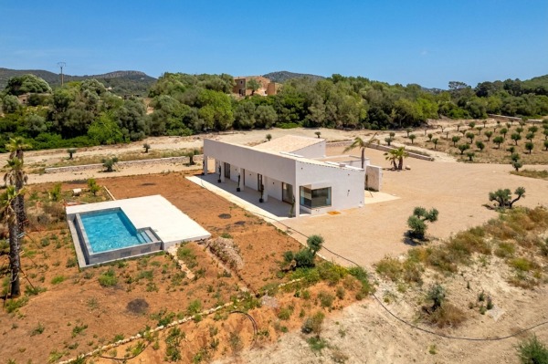 Recently built finca with stunning views of the countryside in Son Macia