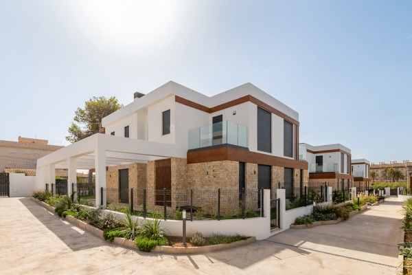New development of semi-detached houses with private pool and garden image 3