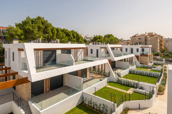 New development of semi-detached houses with private pool and garden image 4