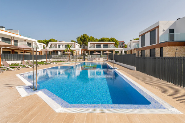 New development of semi-detached houses with private pool and garden image 12