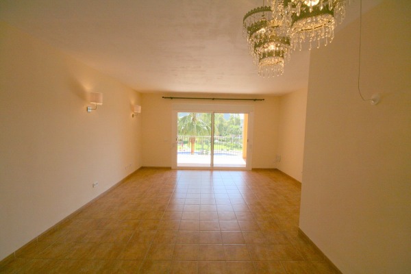 Apartment in beautiful, quiet complex close to the center image 2