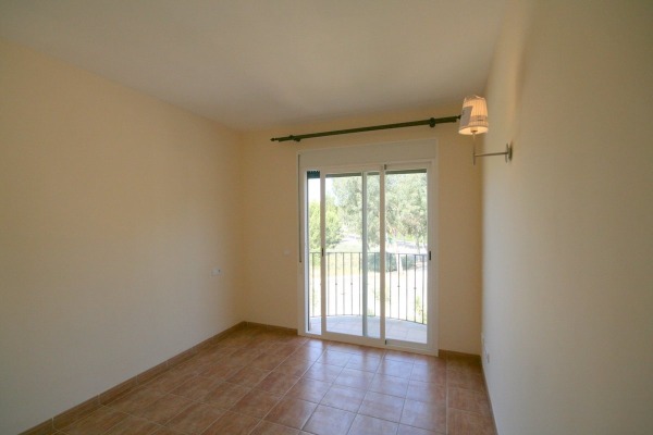 Apartment in beautiful, quiet complex close to the center image 5