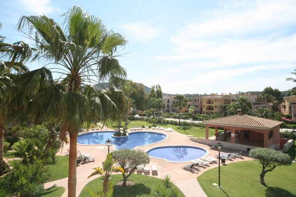 Apartment in beautiful, quiet complex close to the center image 8