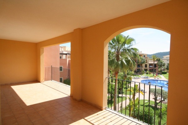 Apartment in beautiful, quiet complex close to the center image 9