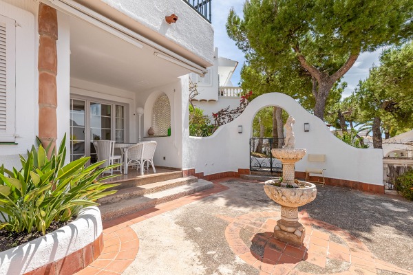 Well maintained apartment with partial sea views in Costa de la Calma image 2