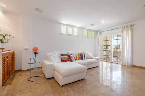 Well maintained apartment with partial sea views in Costa de la Calma image 3