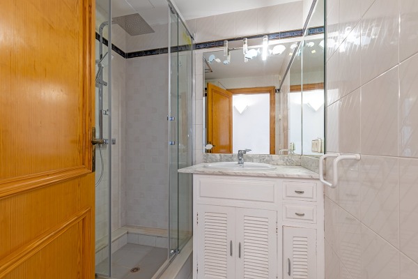 Well maintained apartment with partial sea views in Costa de la Calma image 9