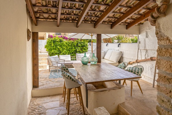 High-quality renovated apartment with historic character and pool image 11