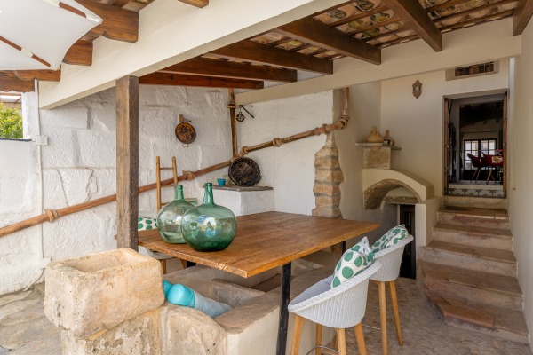 High-quality renovated apartment with historic character and pool image 12