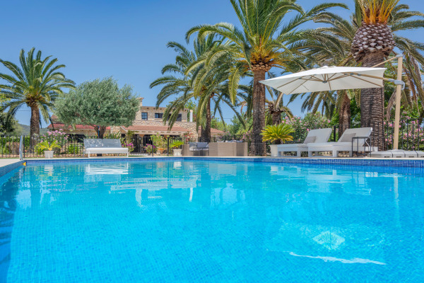 Idyllically situated, modern finca with views of the mountain landscape image 2