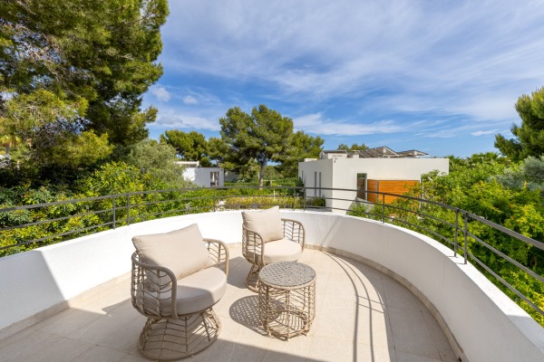 Modernized villa in a sought-after neighborhood of Nova Santa Ponsa image 9