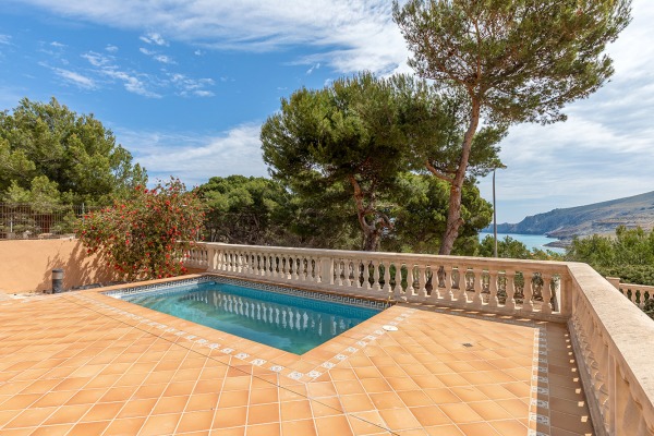 Villa with sea views within walking distance of the beach in Cala Mesquida image 2