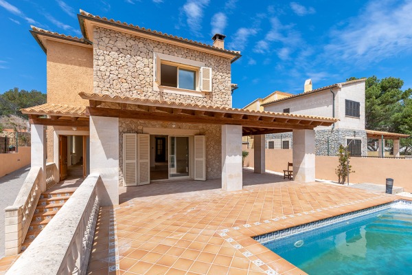 Villa with sea views within walking distance of the beach in Cala Mesquida image 3