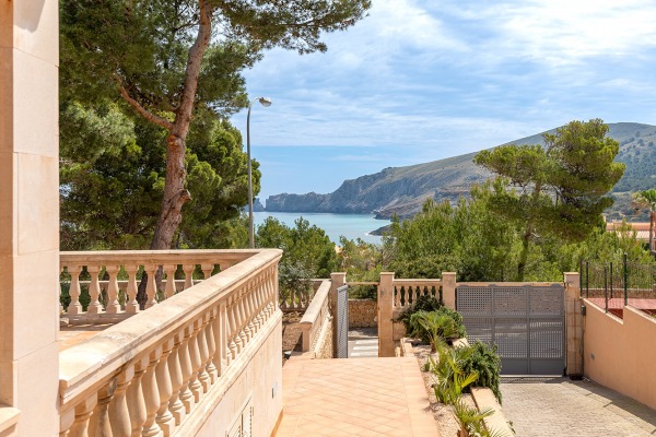 Villa with sea views within walking distance of the beach in Cala Mesquida image 4