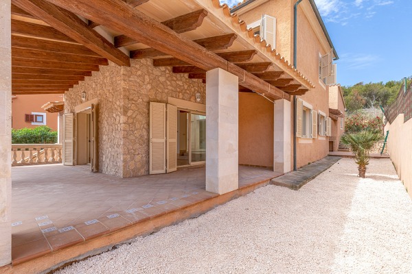 Villa with sea views within walking distance of the beach in Cala Mesquida image 8