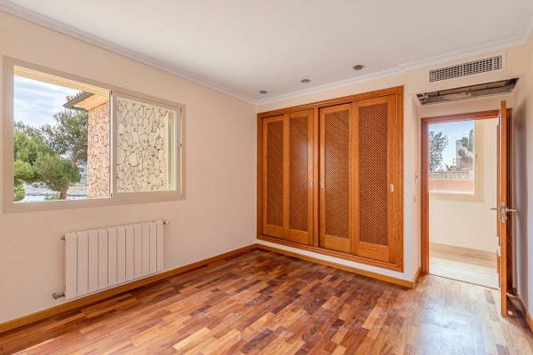 Villa with sea views within walking distance of the beach in Cala Mesquida image 9