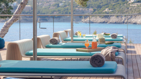 Luxury property with guest villa in a unique location right by the sea image 3