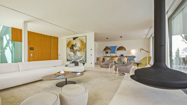 Luxury property with guest villa in a unique location right by the sea image 7