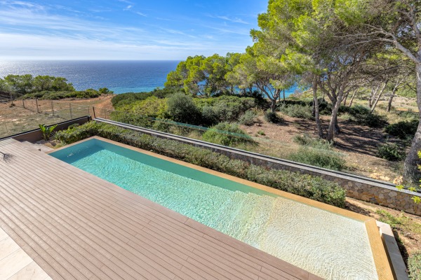 Spectacular, almost new seafront luxury villa in Puig de Ros image 2
