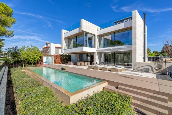 Spectacular, almost new seafront luxury villa in Puig de Ros image 3