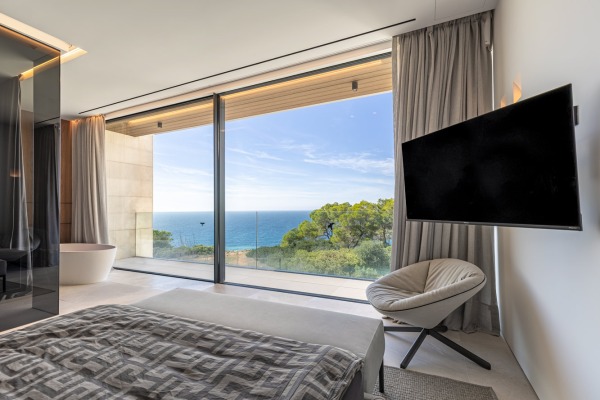 Spectacular, almost new seafront luxury villa in Puig de Ros image 8