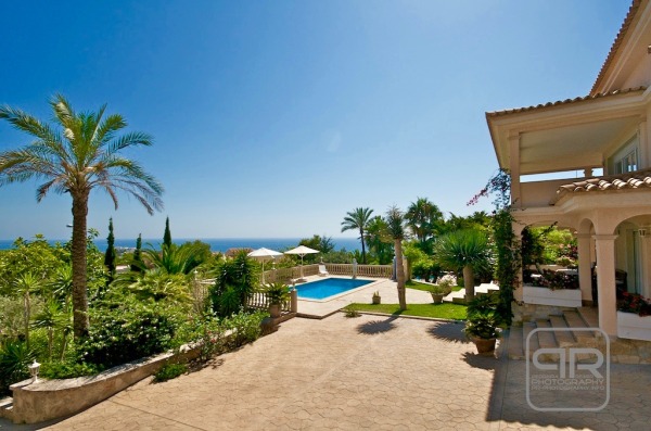 Mediterranean sea view villa in a highly sought-after residential area image 2