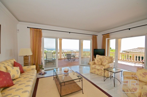 Mediterranean sea view villa in a highly sought-after residential area image 7