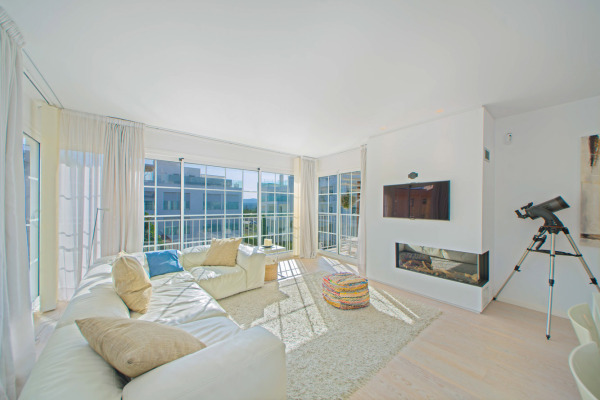 High-quality penthouse apartment in an exclusive complex image 3