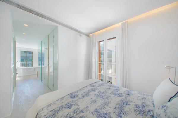 High-quality penthouse apartment in an exclusive complex image 8