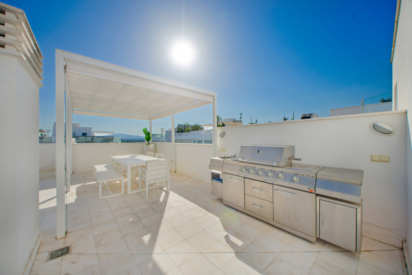 High-quality penthouse apartment in an exclusive complex image 12