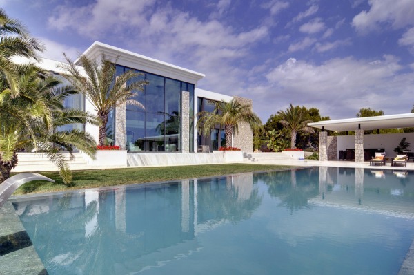 Spectacular luxury villa with lots of privacy and partial sea views image 2
