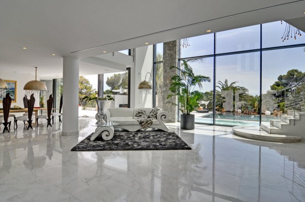 Spectacular luxury villa with lots of privacy and partial sea views image 4