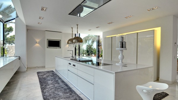 Spectacular luxury villa with lots of privacy and partial sea views image 7