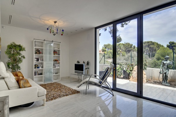 Spectacular luxury villa with lots of privacy and partial sea views image 8