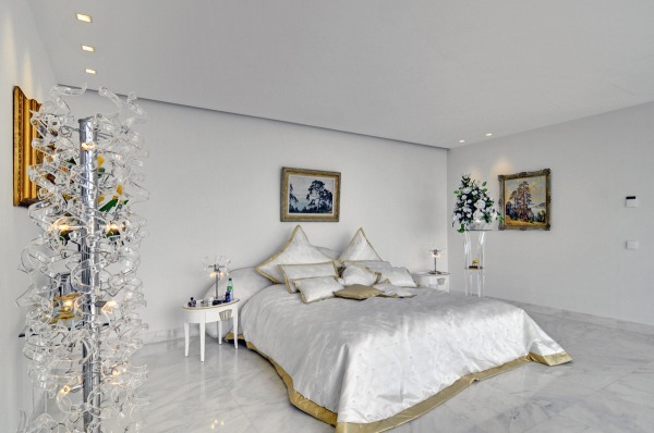 Spectacular luxury villa with lots of privacy and partial sea views image 9