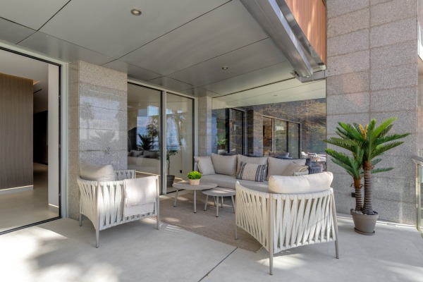 Exclusive designer apartment right on the beach for sale in Palma image 5