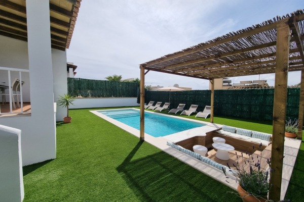 Mediterranean villa with a pool and a holiday rental license in Cala Murada image 5