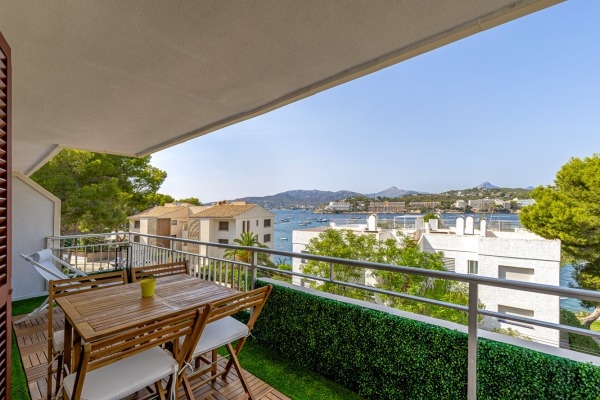 Modern renovated and furnished apartment close to the beach
