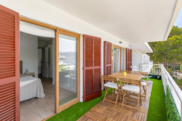 Modern renovated and furnished apartment close to the beach image 2