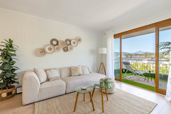 Modern renovated and furnished apartment close to the beach image 4
