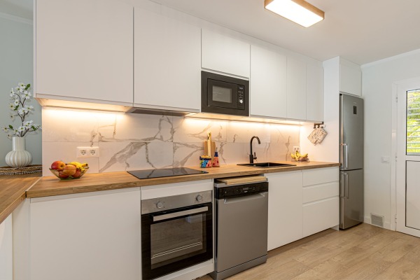 Modern renovated and furnished apartment close to the beach image 6
