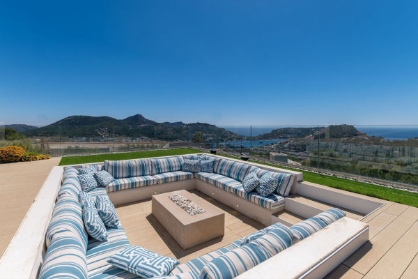 Luxury villa estate in the most exclusive location with spectacular views image 2
